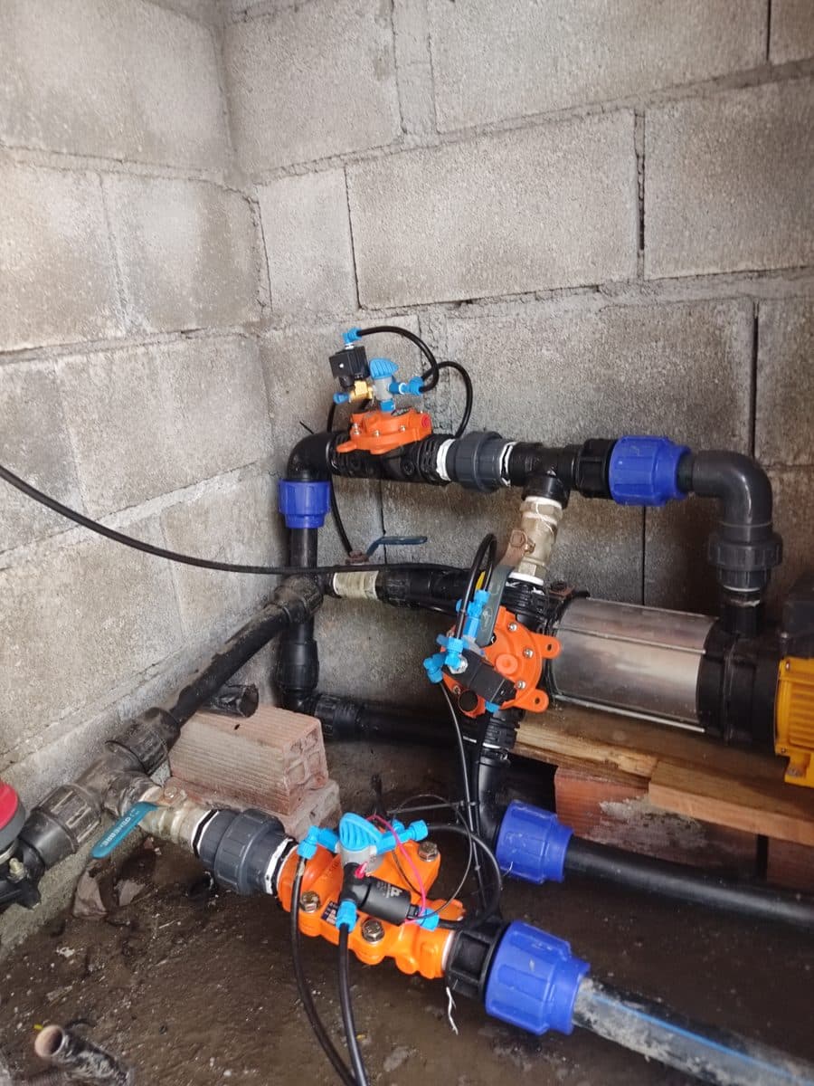 Cabezal de riego automatizado en una finca de la Axarquía